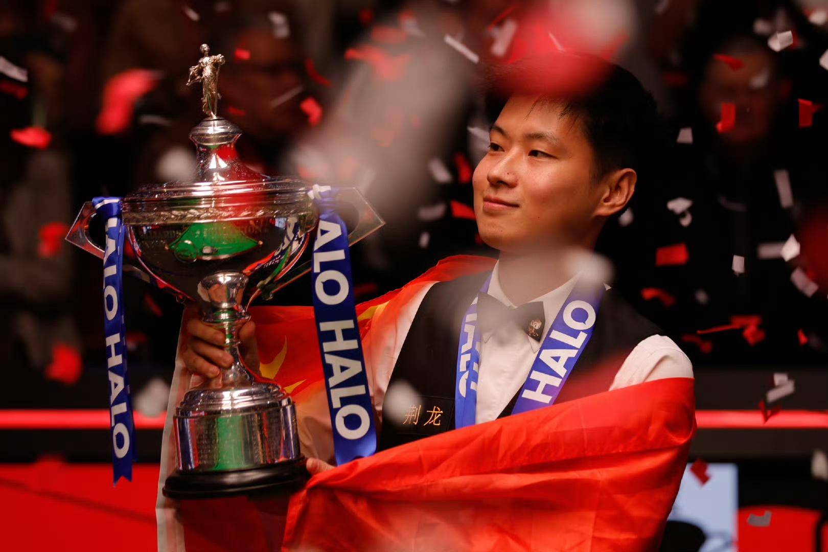 体育衷于热爱 42岁足球老将重披战袍征战业超